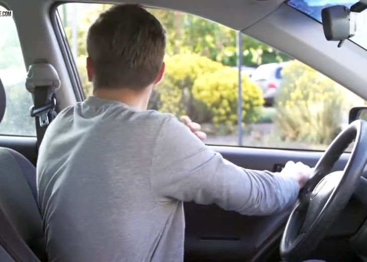 Turvaniksi suojaa sekä autosta poistuvia että kevyttä liikennettä vammoilta tai jopa kuolemalta Turvaniksi suojaa sekä autosta poistuvia että kevyttä liikennettä vammoilta tai jopa kuolemalta