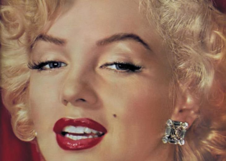 Maailman kuuluisimman lookin eli Marilyn Monroen salat ja elämäkerta Maailman kuuluisimman lookin eli Marilyn Monroen salat ja elämäkerta